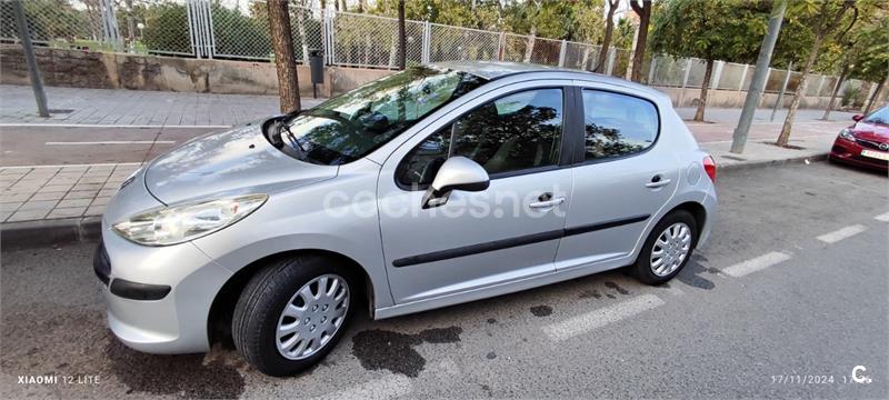 PEUGEOT 207 Confort 1.4 HDI 70