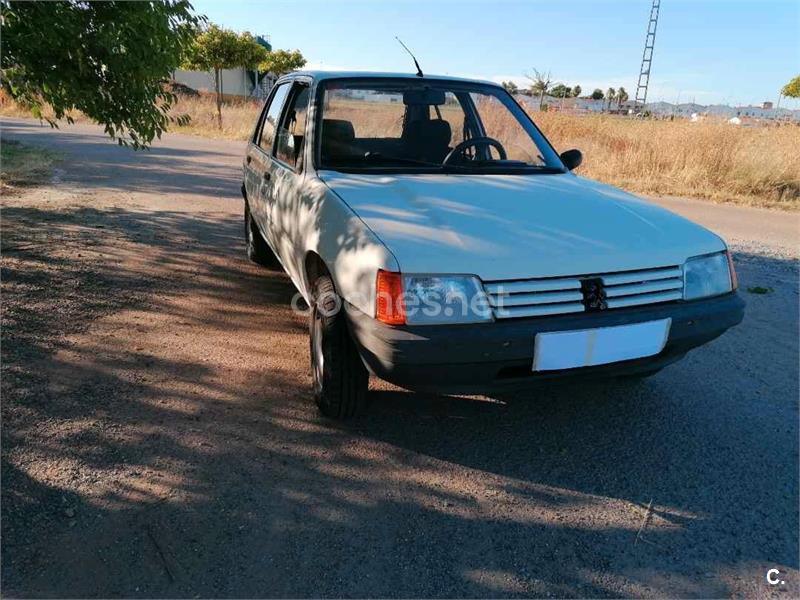 PEUGEOT 205