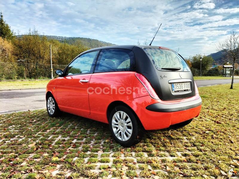 LANCIA Ypsilon 1.4 16v Momo Design