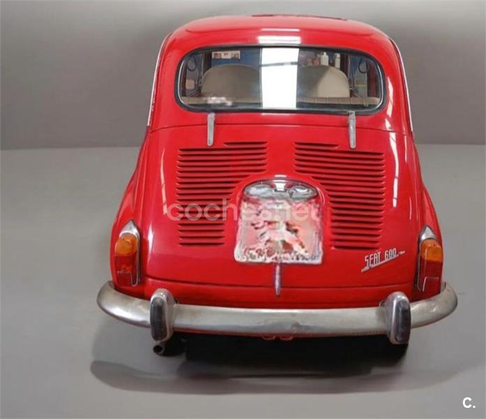 SEAT 600