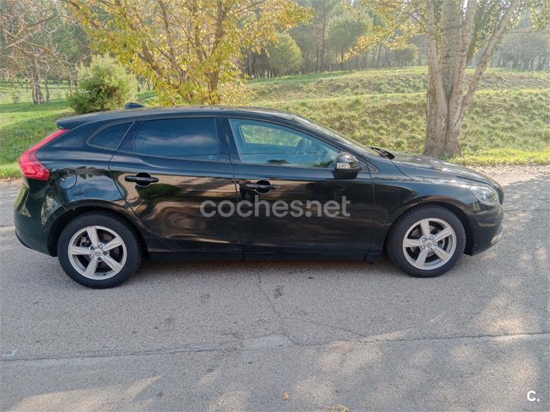 VOLVO V40 2.0 D2 RDesign Momentum 5p.