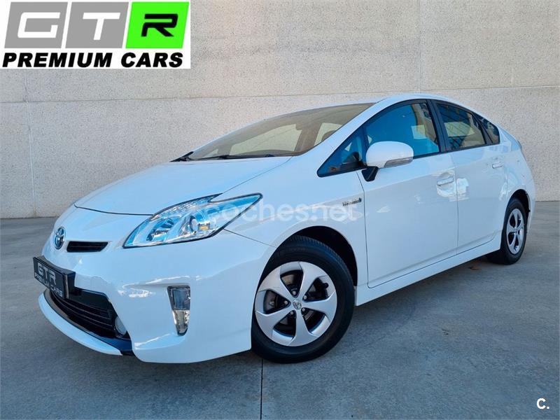 TOYOTA Prius Advance