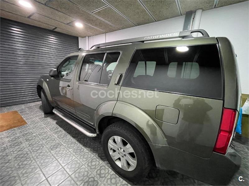 NISSAN Pathfinder 2.5 dCi LE 7 plazas