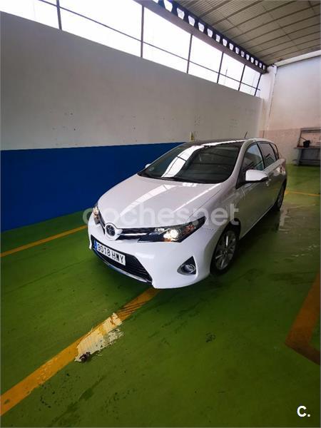 TOYOTA Auris