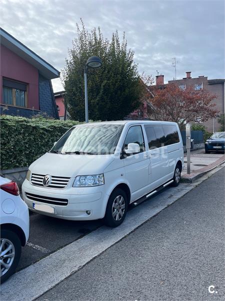 VOLKSWAGEN Caravelle Largo 2.5 TDI