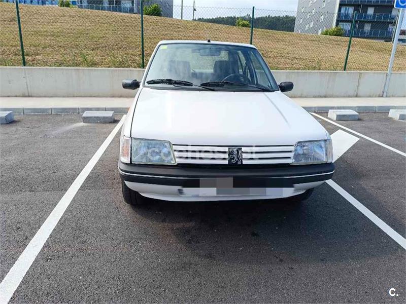 PEUGEOT 205