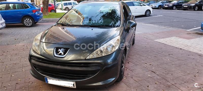 PEUGEOT 207 Confort 1.6 HDI 90