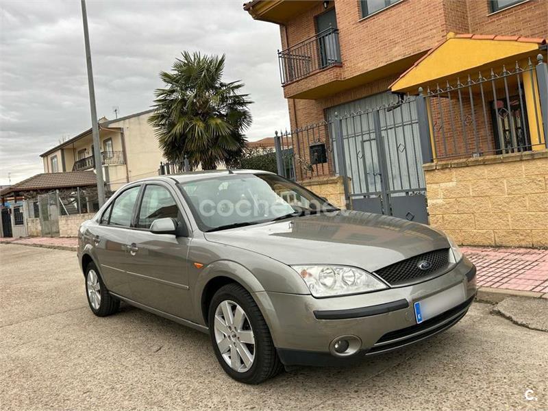 FORD Mondeo 2.0i Ghia Auto