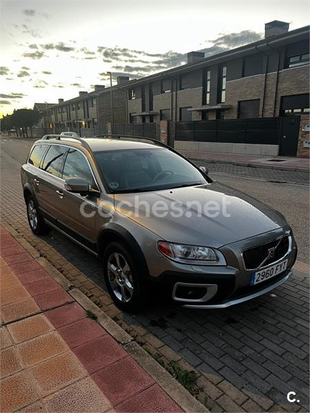 VOLVO XC70 D5 Momentum Auto