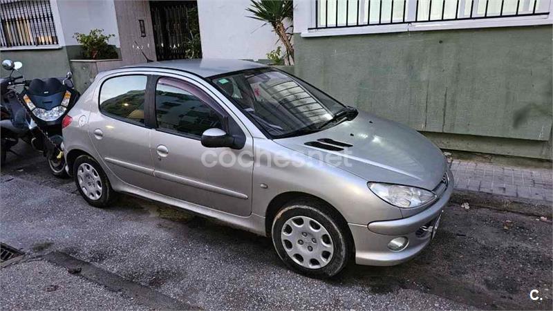 PEUGEOT 206