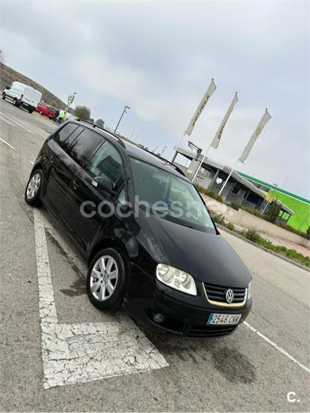 VOLKSWAGEN Touran