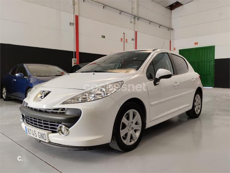 PEUGEOT 207 Confort 1.6 HDI 90