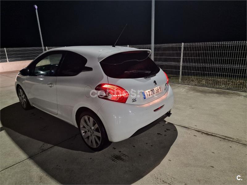 PEUGEOT 208 ALLURE 1.6 eHDi 115