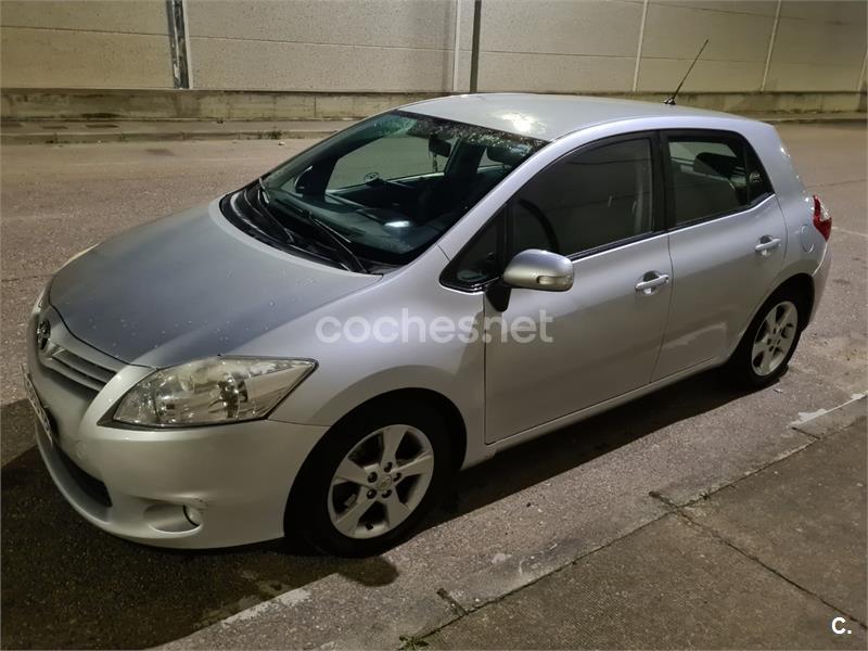 TOYOTA Auris 2.0 D4D Luna Plus