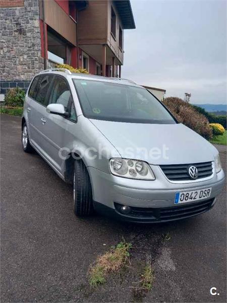 VOLKSWAGEN Touran