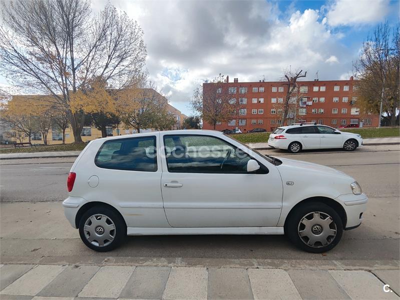 VOLKSWAGEN Polo 75 Trendline Auto