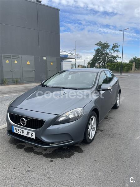 VOLVO V40 2.0 D2 Momentum