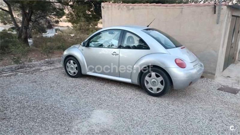 VOLKSWAGEN New Beetle