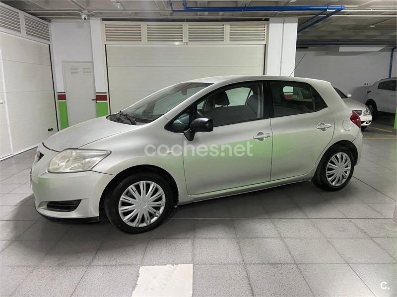 TOYOTA Auris 1.4 VVTi Auris