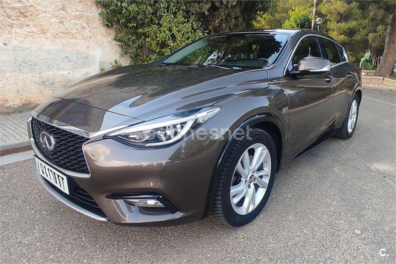 INFINITI Q30