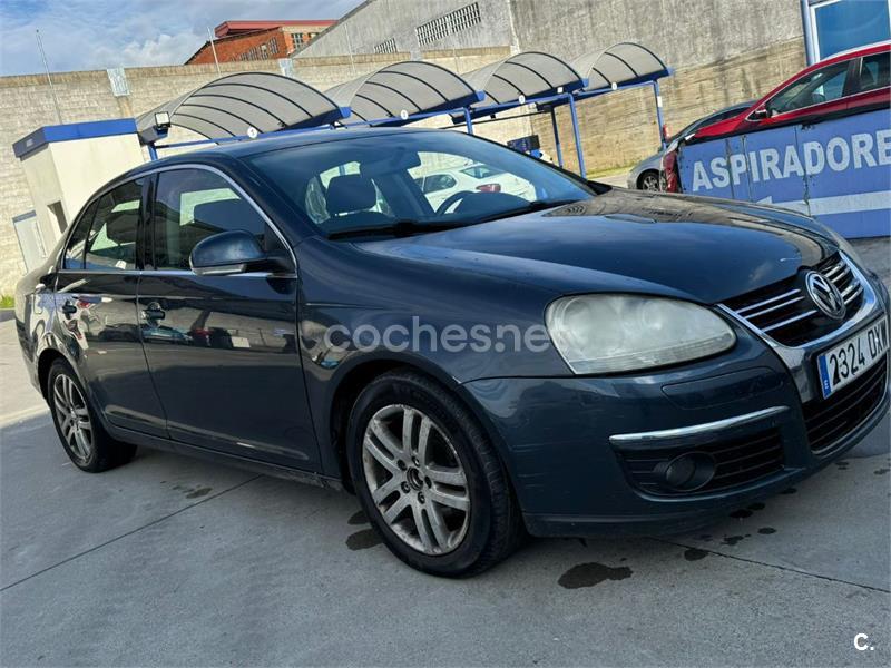 VOLKSWAGEN Jetta 1.6 FSI Advance