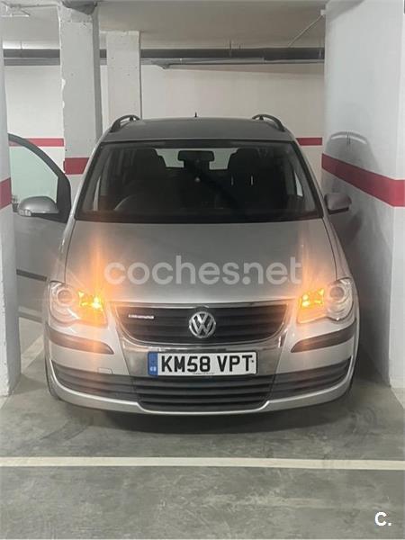 VOLKSWAGEN Touran