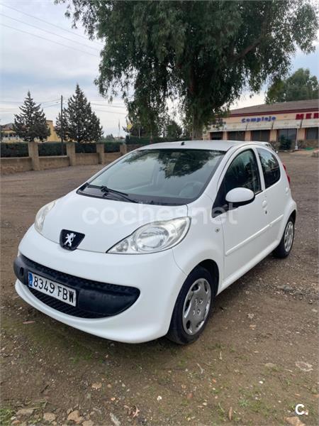 PEUGEOT 107 1.0i Urban