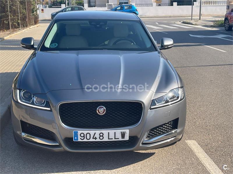 JAGUAR XF 2.0D I4 Chequered Flag Auto