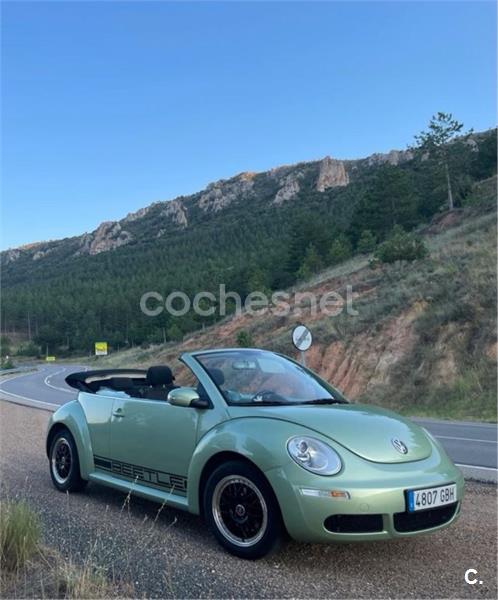 VOLKSWAGEN New Beetle