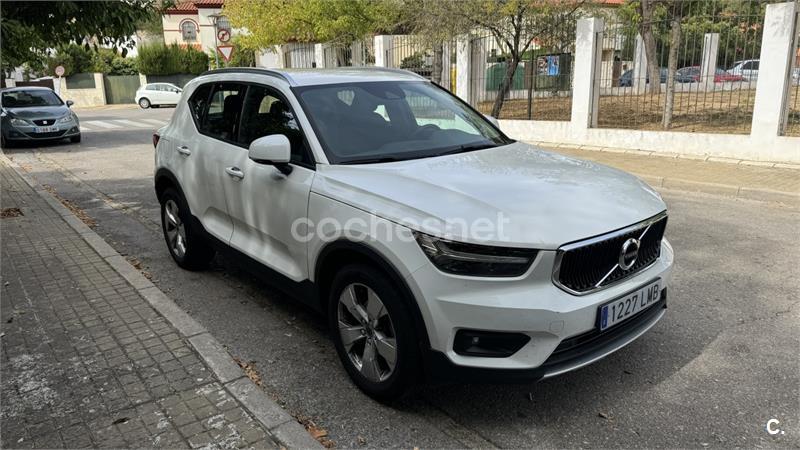 VOLVO XC40 1.5 T2 Momentum Pro