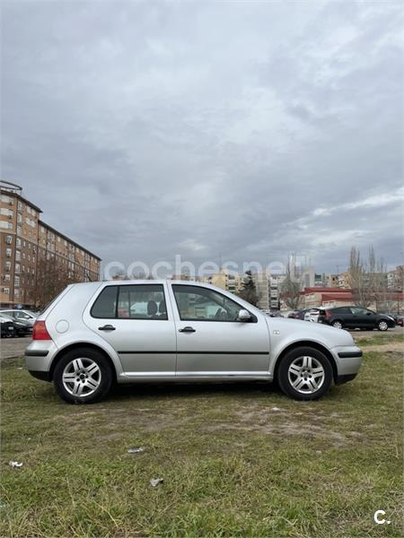 VOLKSWAGEN Golf 1.6 Conceptline