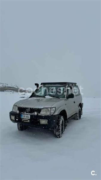 TOYOTA Land Cruiser 90