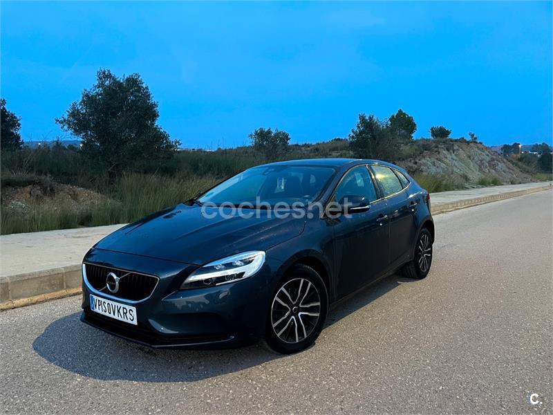 VOLVO V40 2.0 D2 Momentum