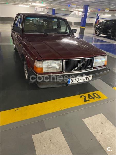 VOLVO 240