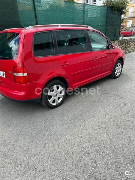 VOLKSWAGEN Touran