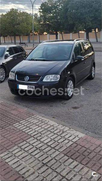 VOLKSWAGEN Touran