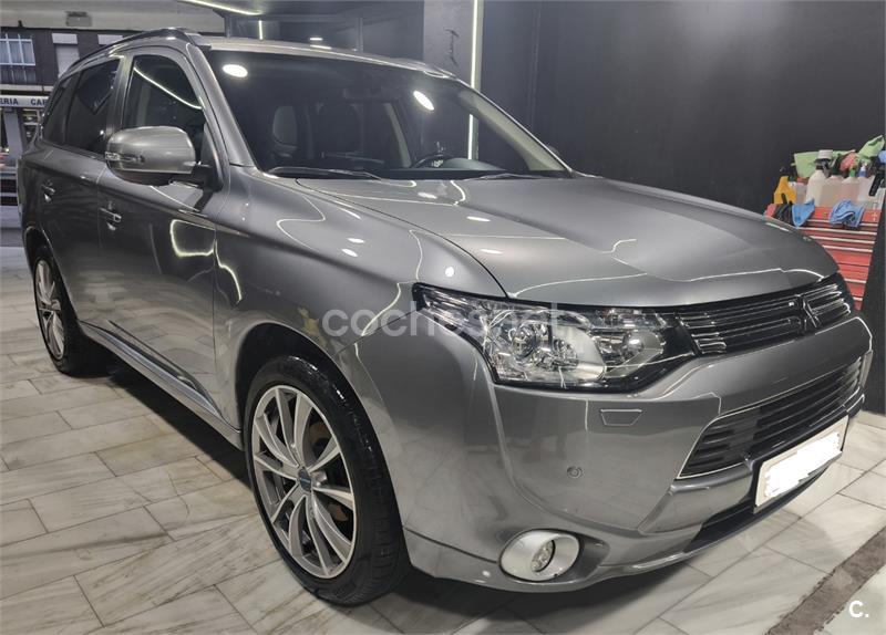 MITSUBISHI Outlander 2.0 PHEV Kaiteki Auto 4WD