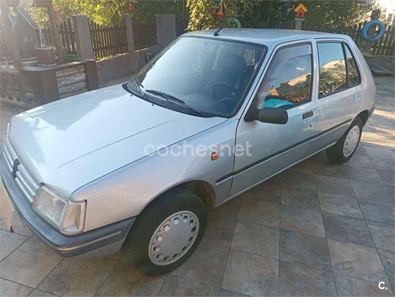 PEUGEOT 205