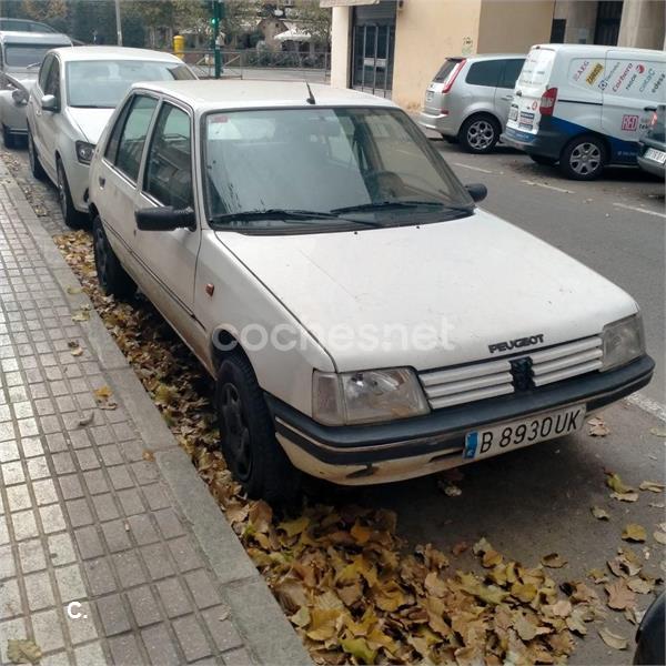 PEUGEOT 205