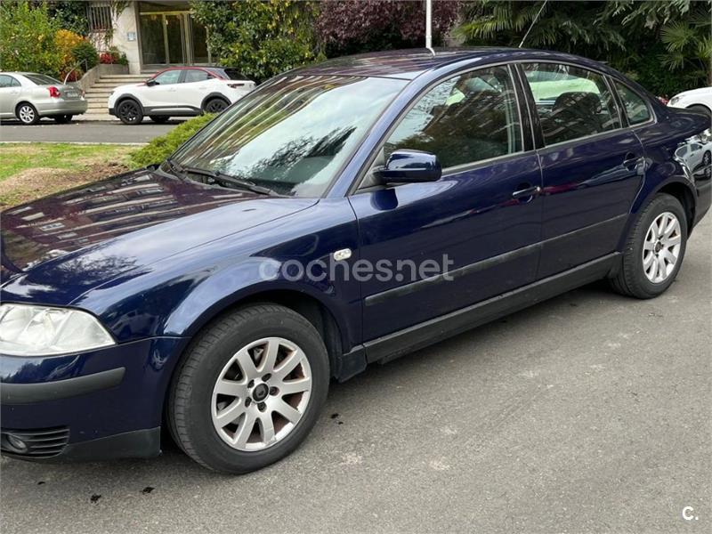 VOLKSWAGEN Passat 1.6 COMFORTLINE