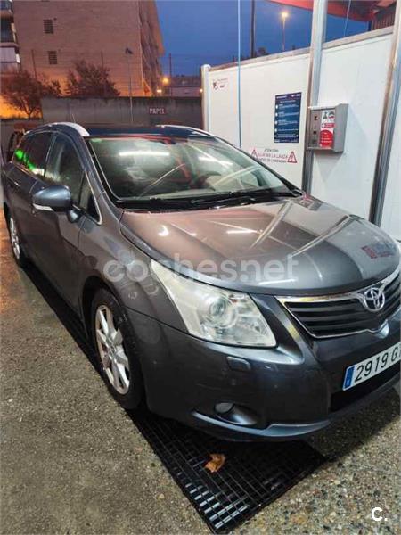 TOYOTA Avensis