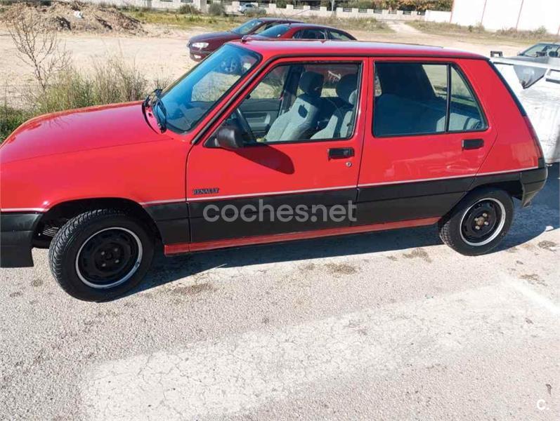 RENAULT R5