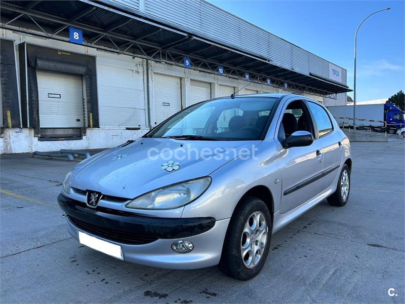 PEUGEOT 206 XT 75 AUTO