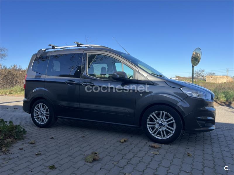FORD Tourneo Courier 1.0 EcoBoost Titanium