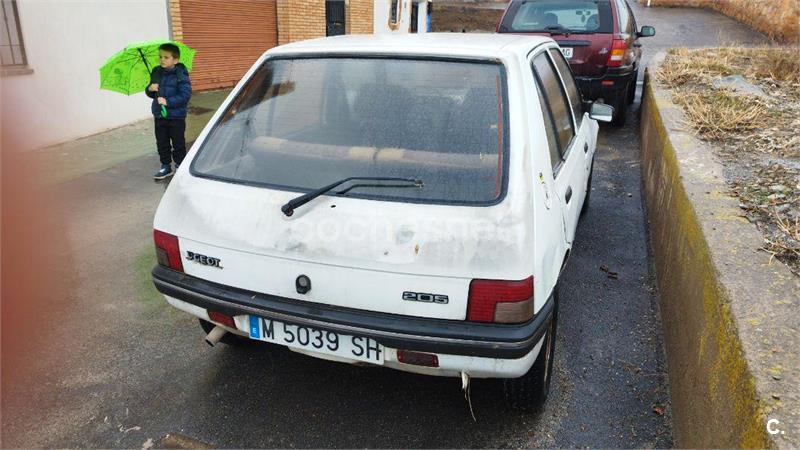 PEUGEOT 205