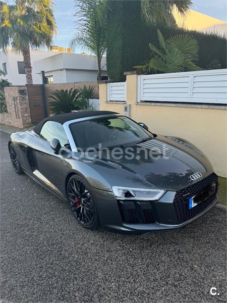 AUDI R8 Spyder V10 FSI quattro S tronic