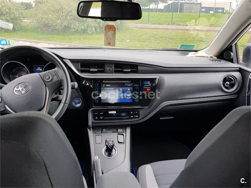 TOYOTA Auris Hybrid Active