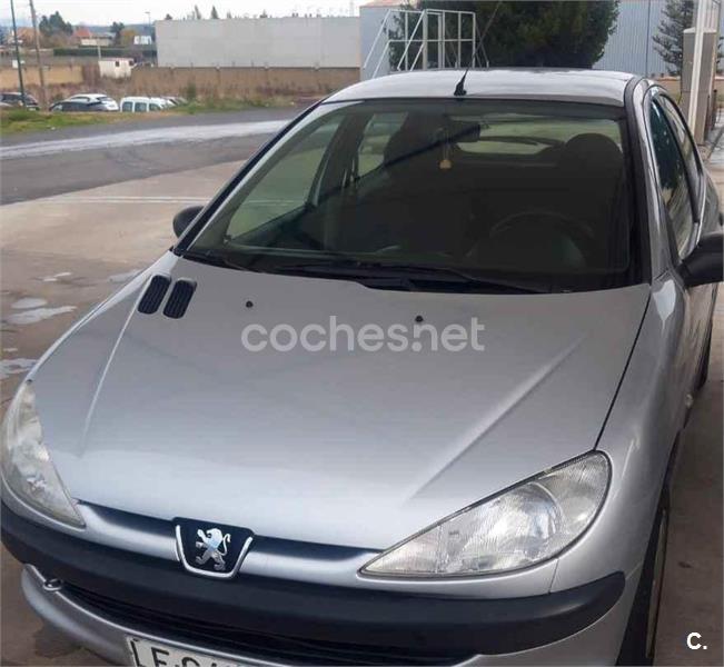 PEUGEOT 206