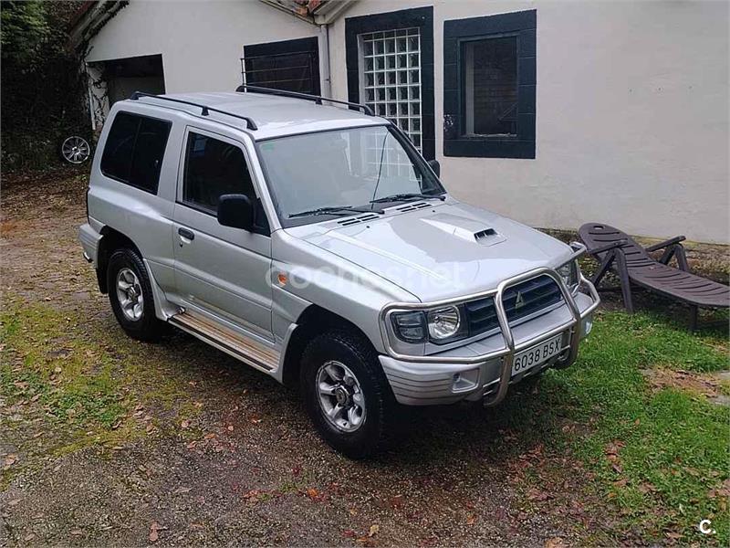 MITSUBISHI Montero