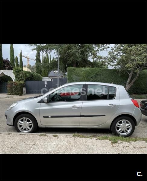 RENAULT Clio Luxe Privilege 1.4 16v